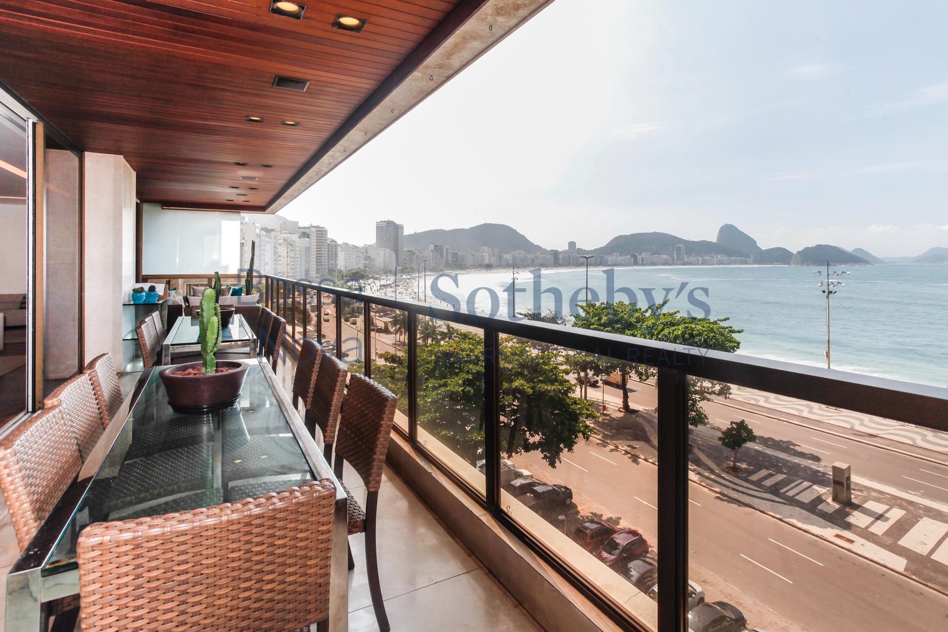 Apartamento moderno com varanda e frente mar - Copacabana, Rio de ...