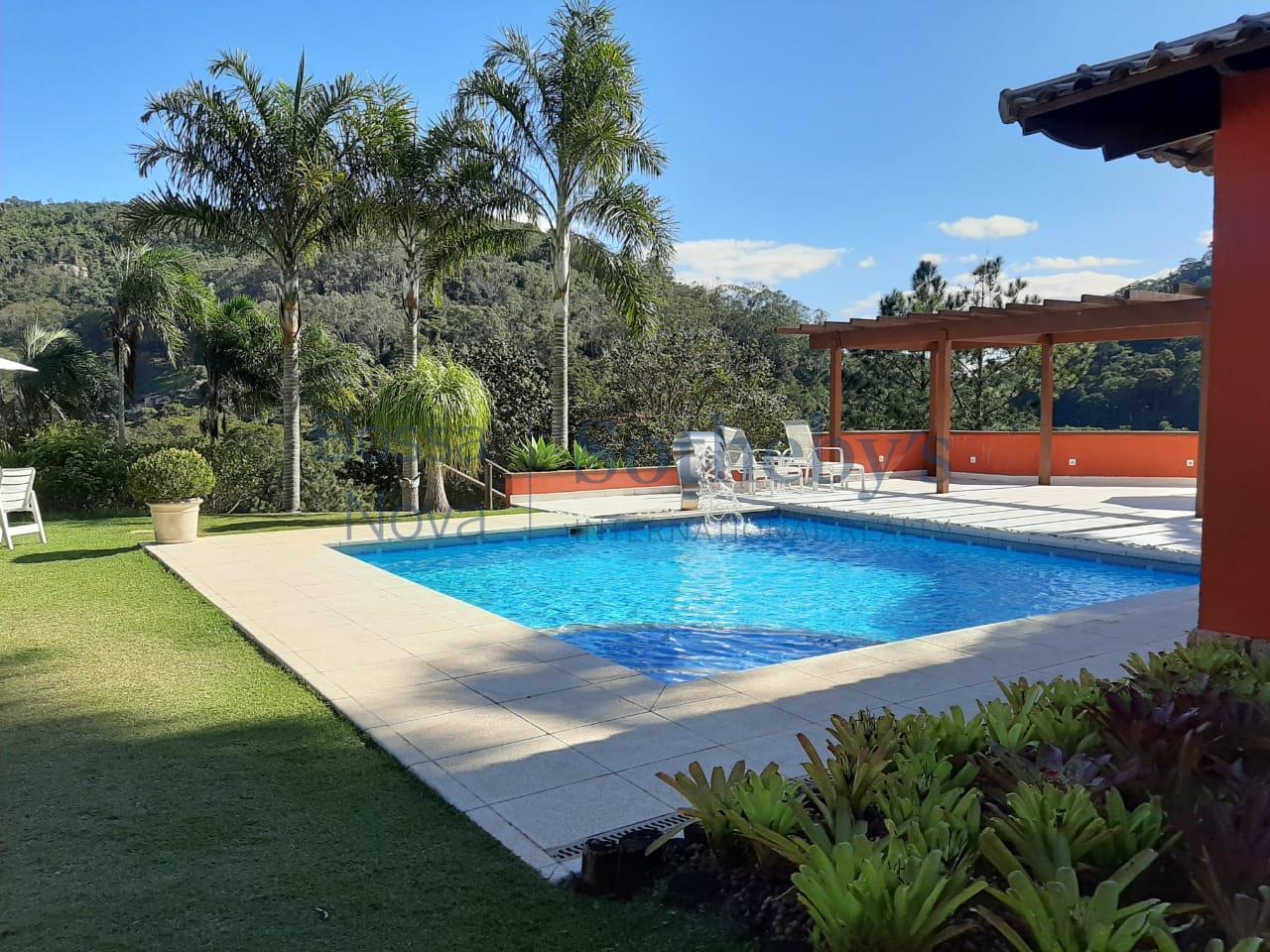 Casa de condomínio integrada ao verde Casa em Condomínio Pedro do Rio, Petrópolis RJ